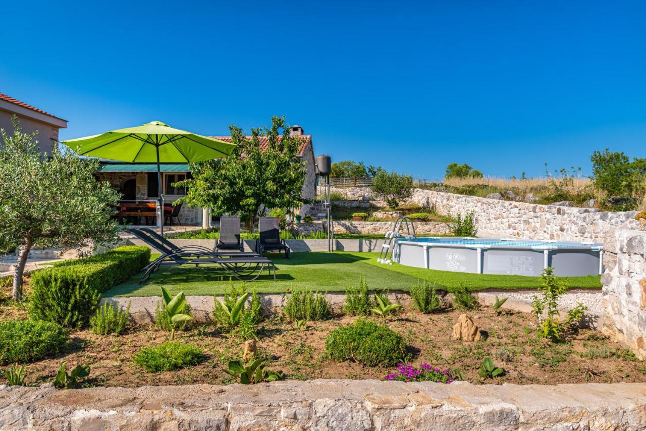 Holiday Home Ante With Beautiful Private Garden Nadin Luaran gambar