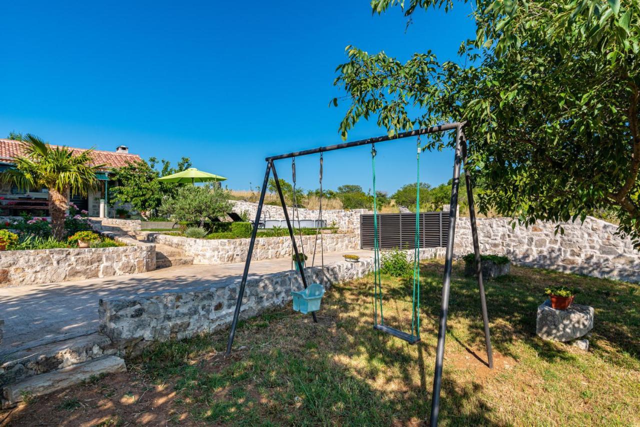 Holiday Home Ante With Beautiful Private Garden Nadin Luaran gambar