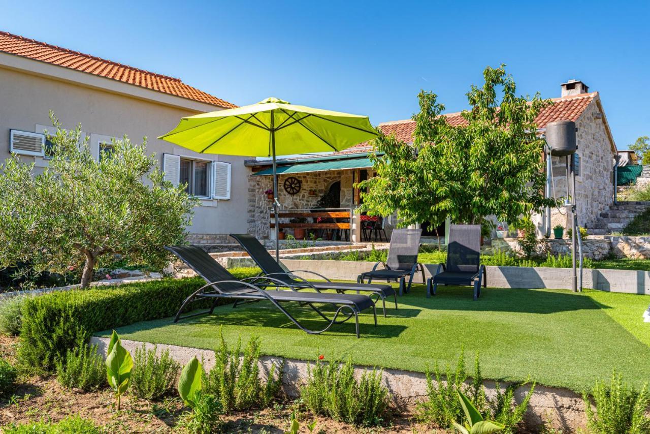 Holiday Home Ante With Beautiful Private Garden Nadin Luaran gambar