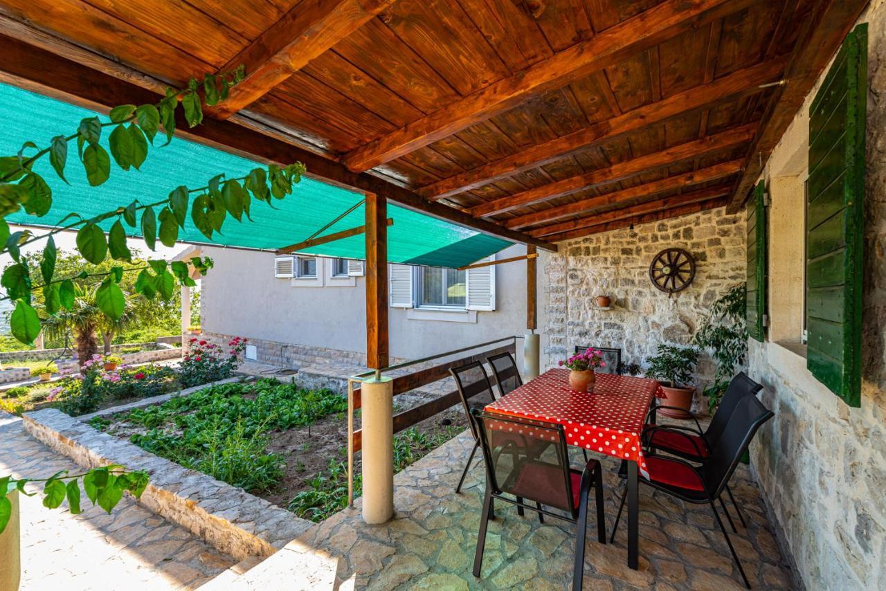 Holiday Home Ante With Beautiful Private Garden Nadin Luaran gambar