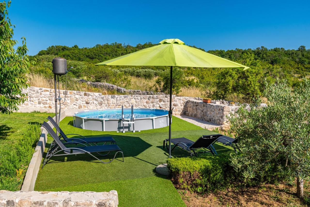 Holiday Home Ante With Beautiful Private Garden Nadin Luaran gambar