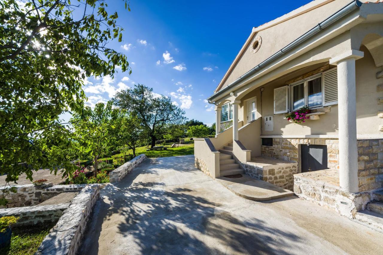 Holiday Home Ante With Beautiful Private Garden Nadin Luaran gambar